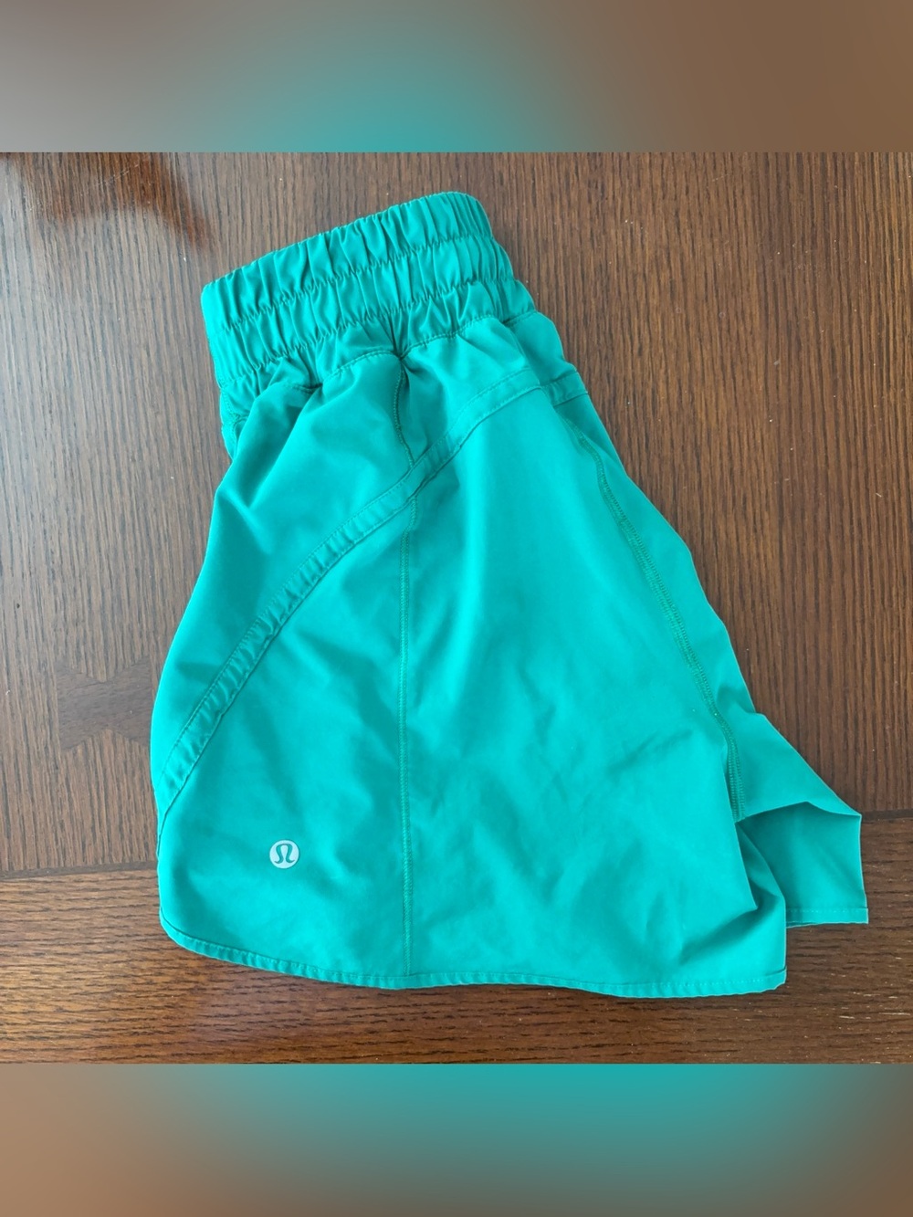 Lululemon emerald green short - size 2 EUC